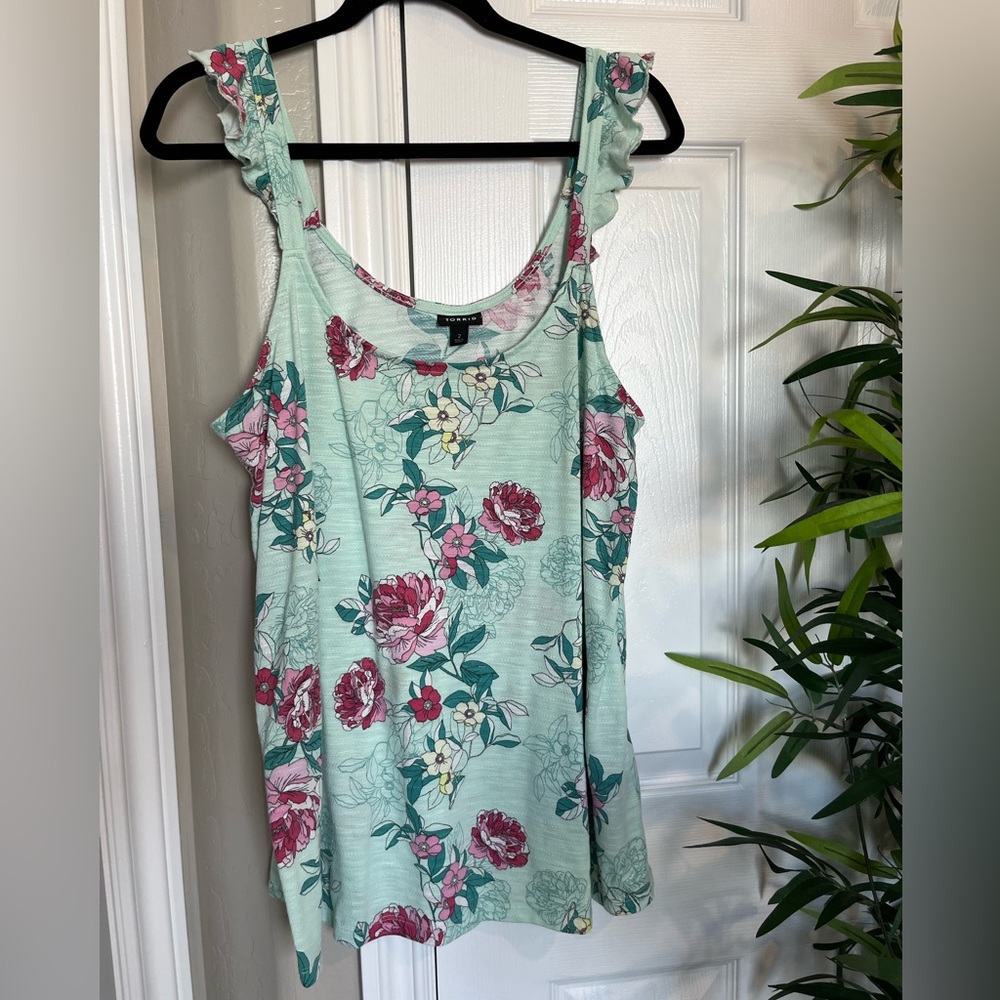 Like new Torrid pretty soft floral tank top